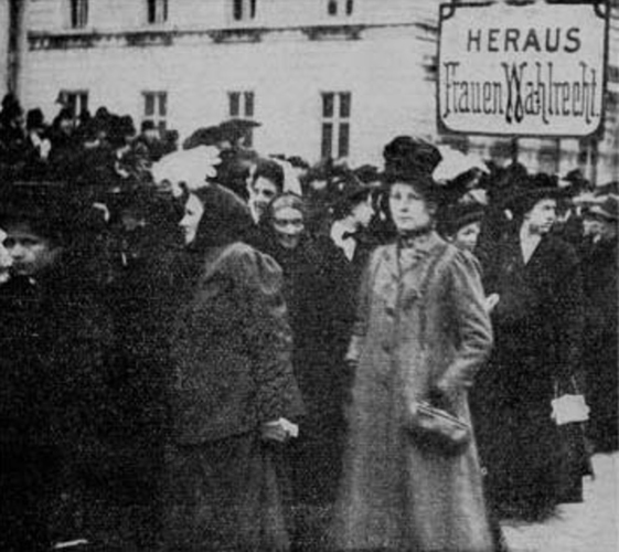 Demonstration für das allgemeine Frauenwahlrecht am 19. März 1911, dem ersten Frauentag in Wien. Foto: Österreichische Nationalbibliothek
